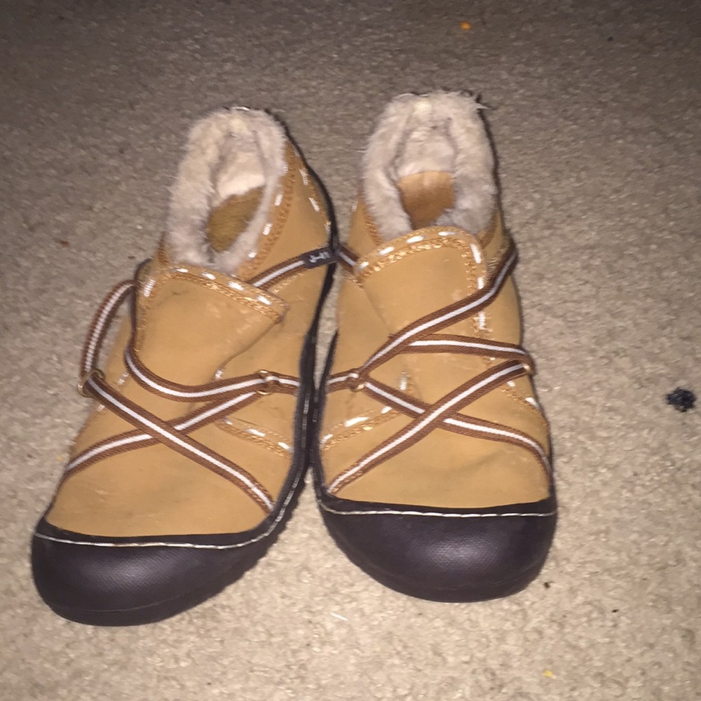 Pair shoes
